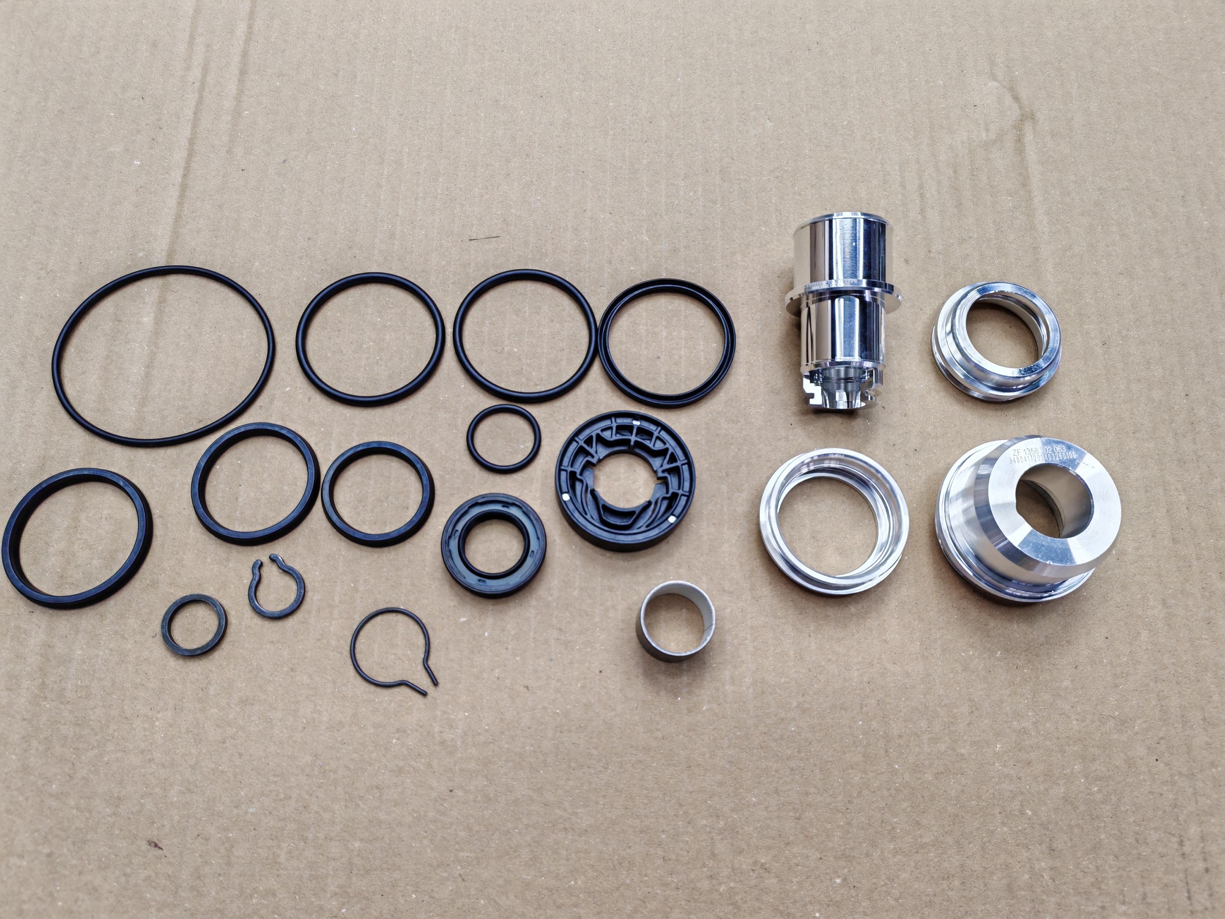 Zf12-speed automatic transmission 12TX2621TD 12TX2820TO Piston repair kit ZF1358 298 009
