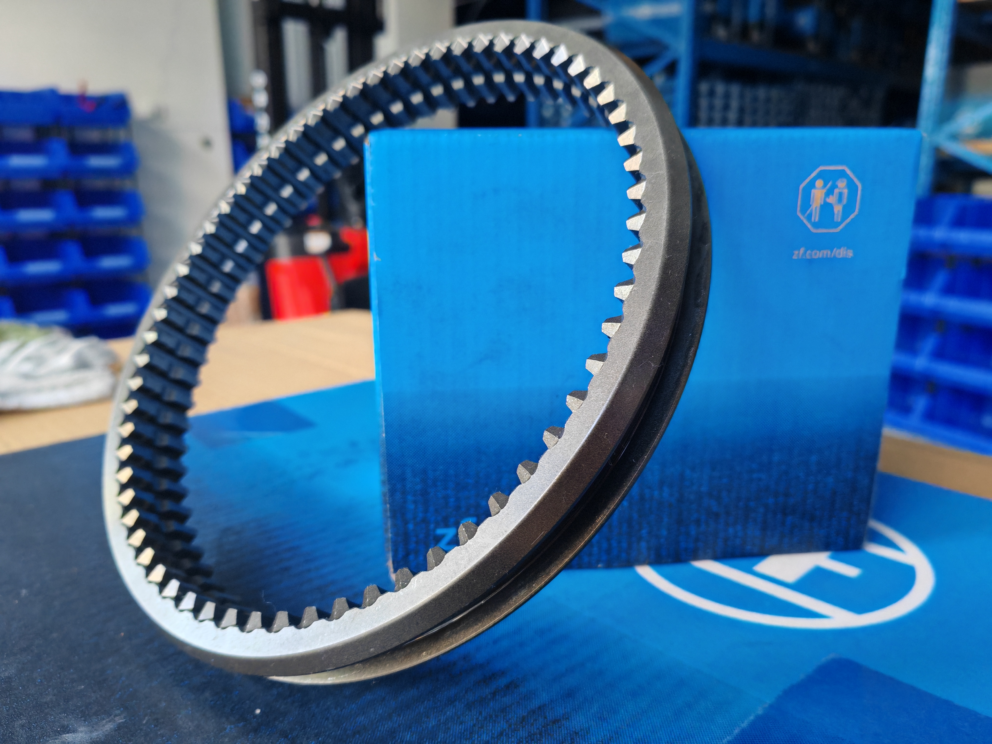 Original German-made ZF16S221 Gearbox Synchronizer 1356 304 024 Synchronizer Gear Sleeve