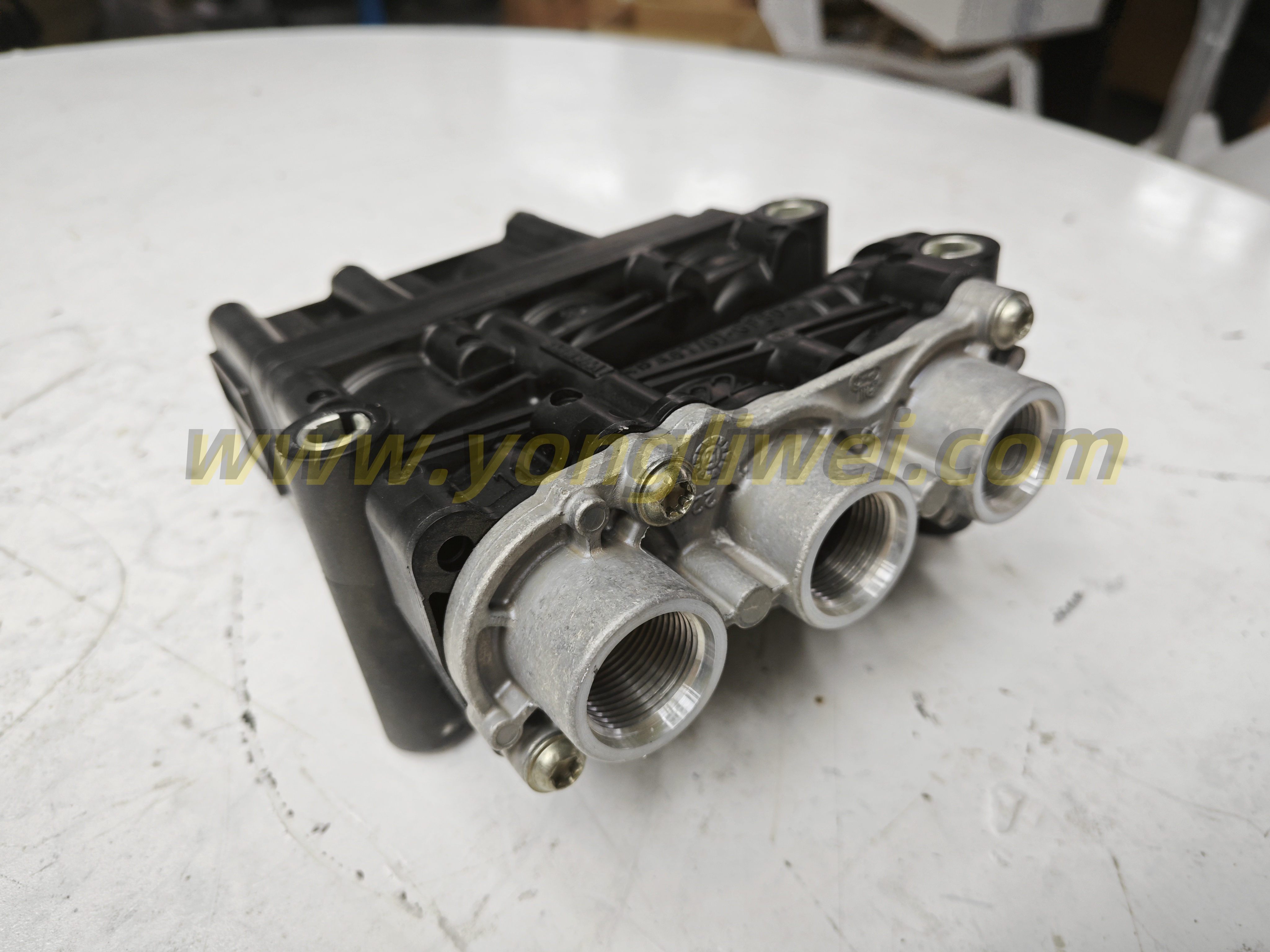 Mercedes-Benz MAN DAF Truck EBS Component Valve Assembly 4728900220