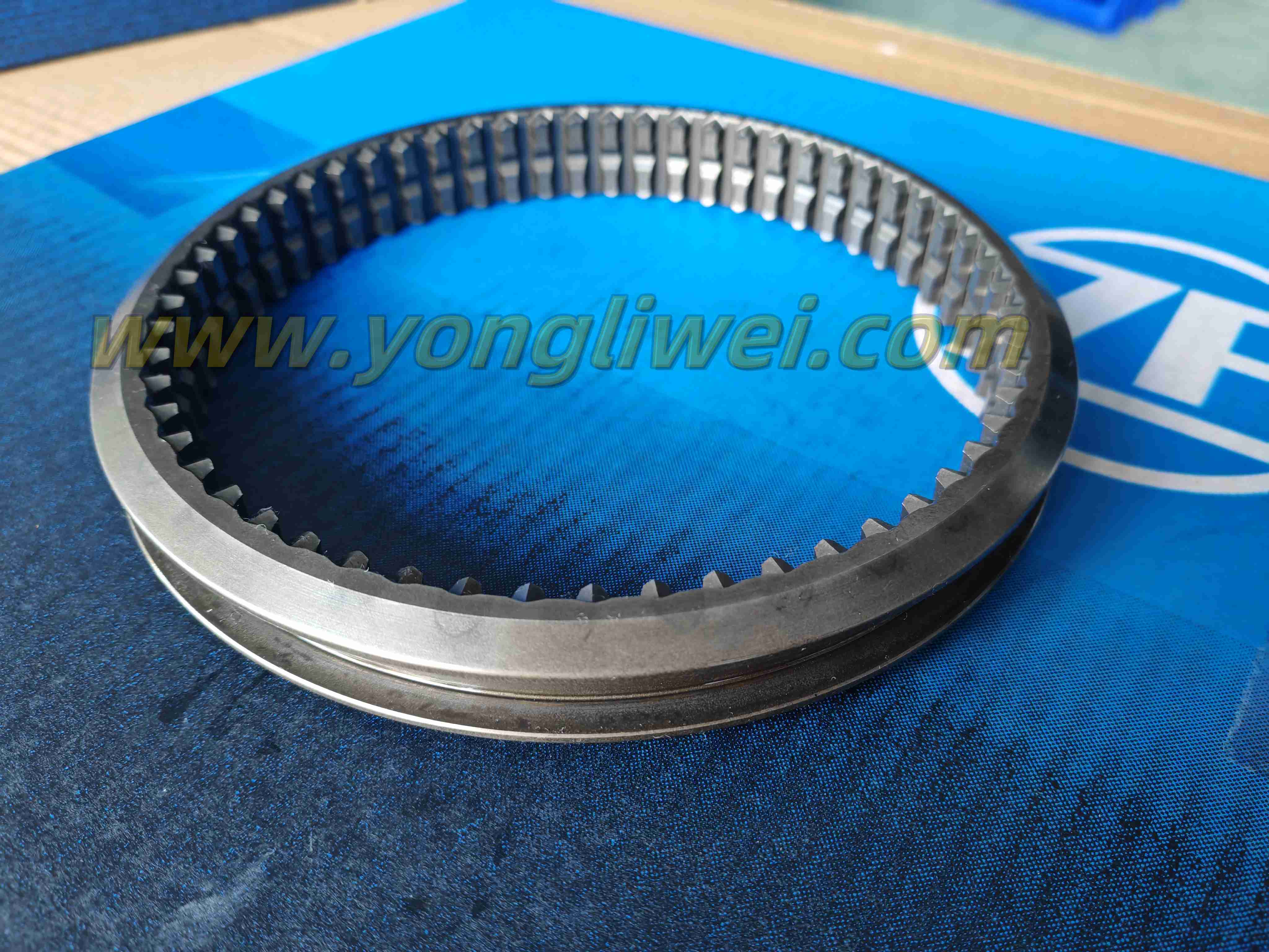 Original German-made ZF16S221 Gearbox Synchronizer 1356 304 023 Synchronizer Gear Sleeve