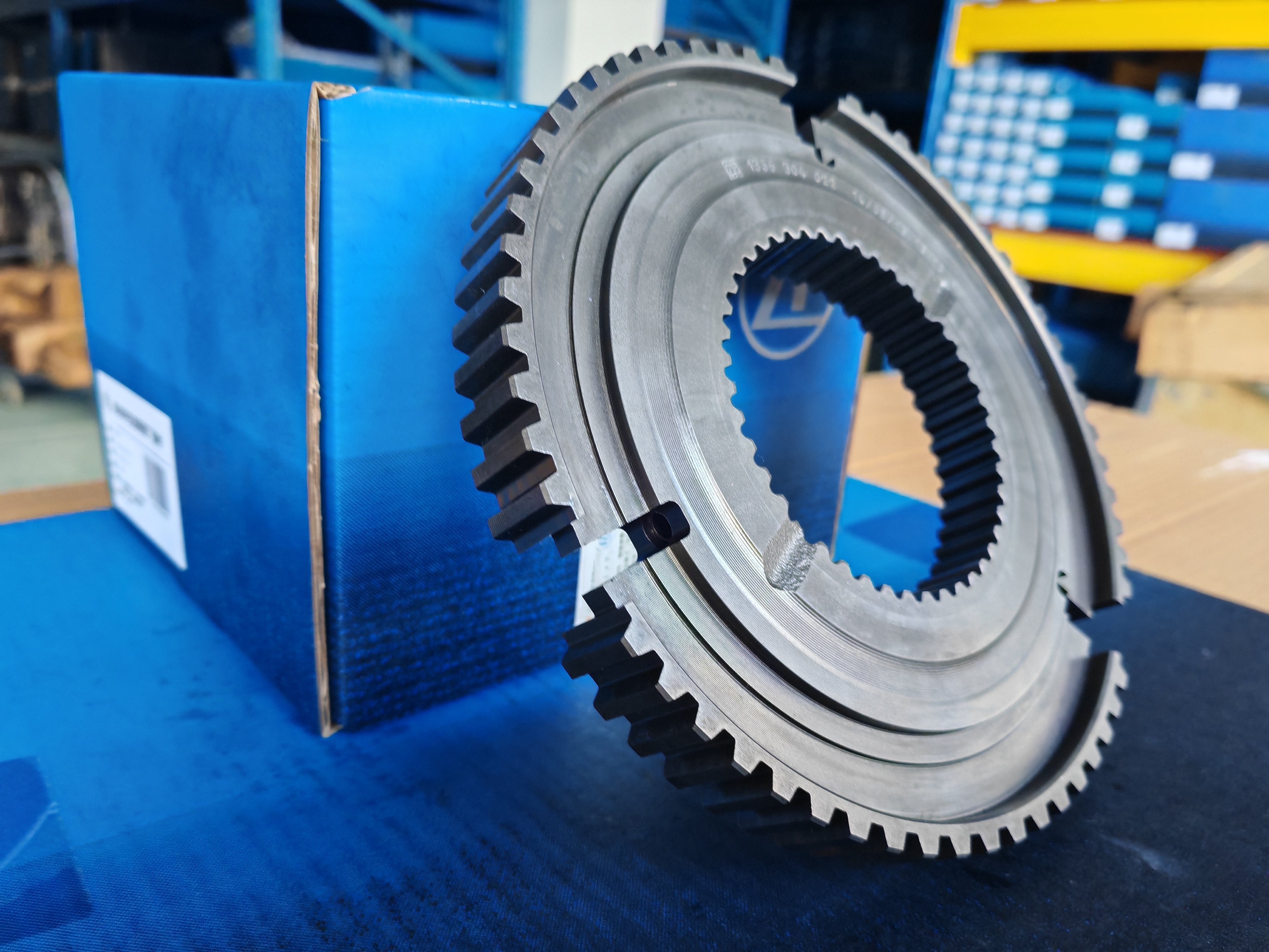 Original German-made ZF16S221 Gearbox Synchronizer 1356 304 022 Synchronizer Housing