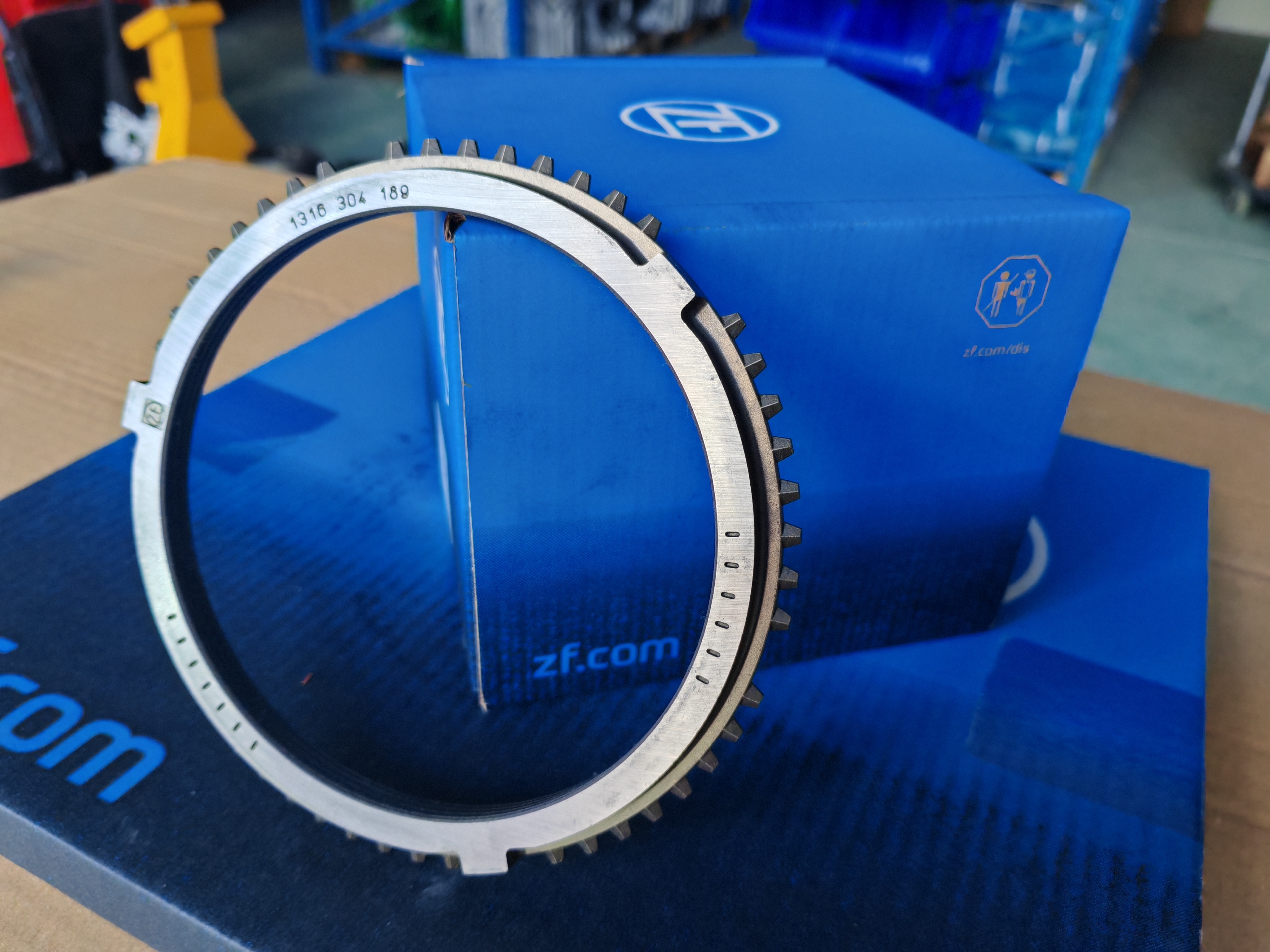 Original German-made ZF16S221 gearbox 1316 304 189 synchronizer ring