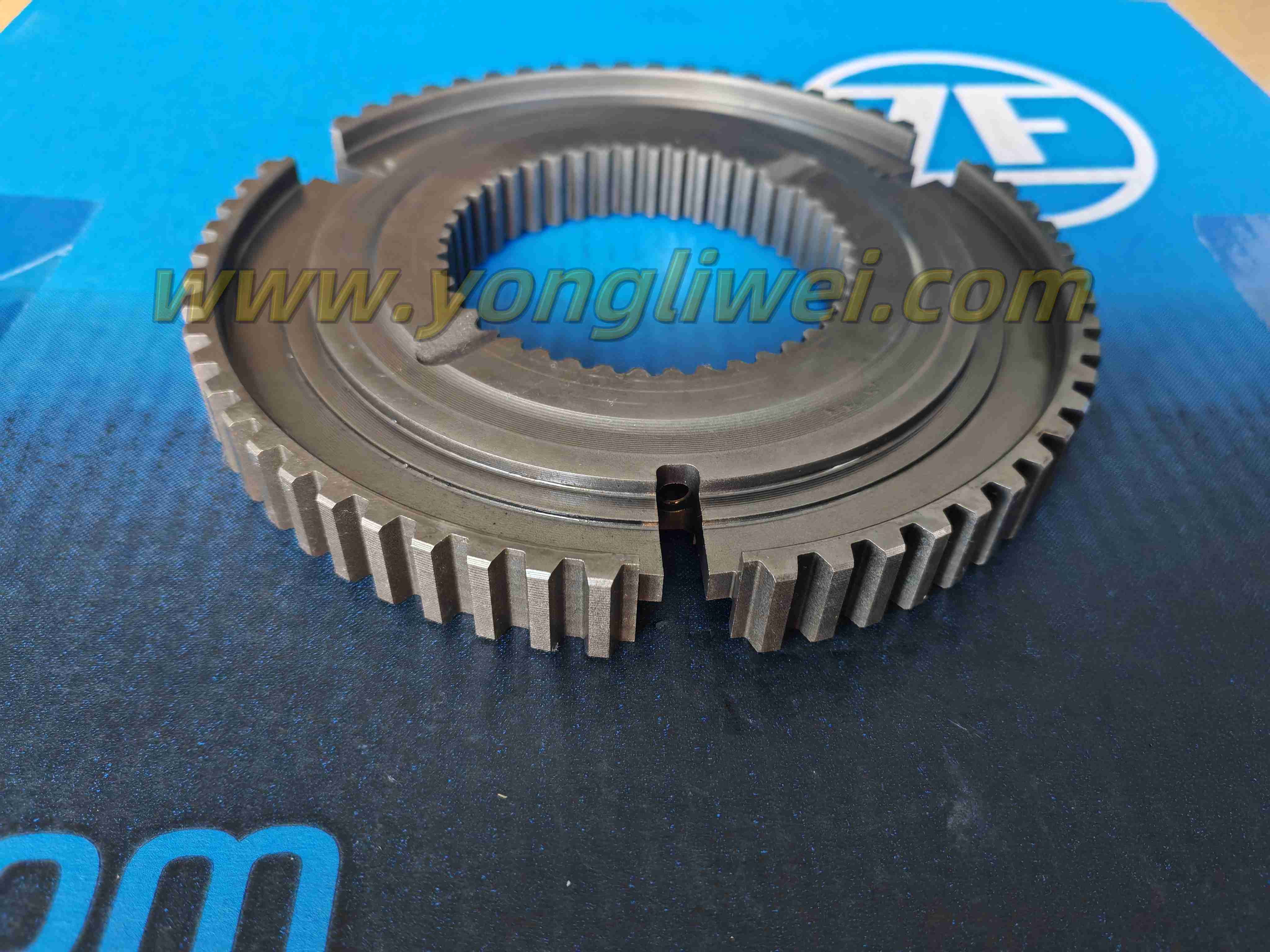 Original German-made ZF16S221 Gearbox Synchronizer 1356 304 022 Synchronizer Housing