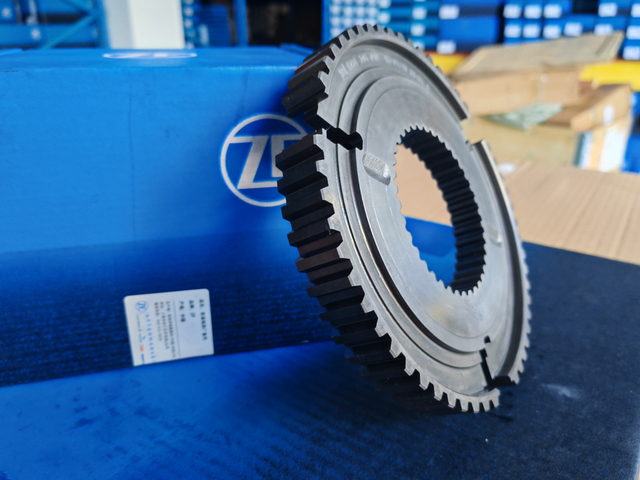 Original German-made ZF16S221 Gearbox Synchronizer 1356 304 019 Synchronizer Housing