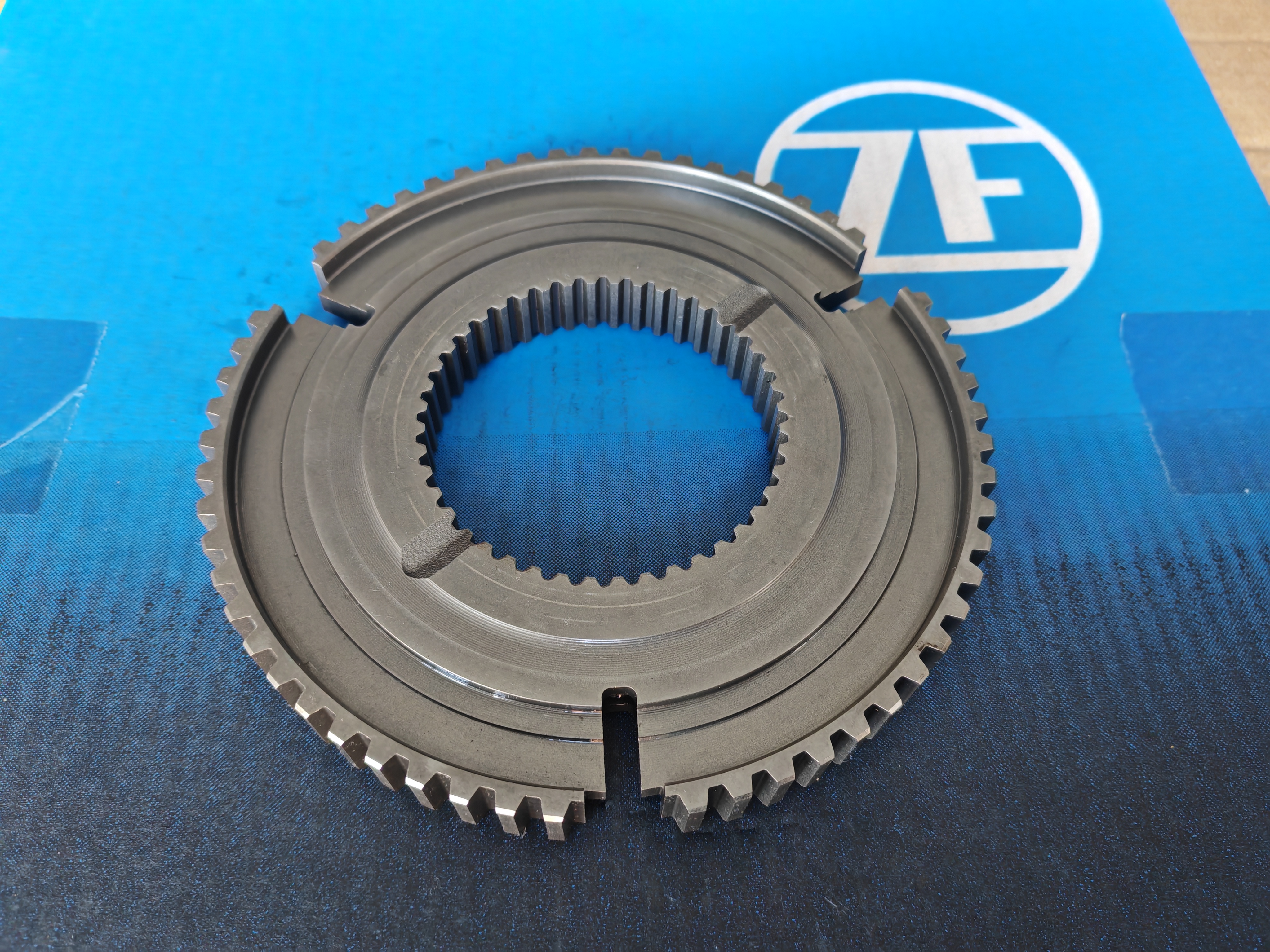 Original German-made ZF16S221 Gearbox Synchronizer 1356 304 022 Synchronizer Housing