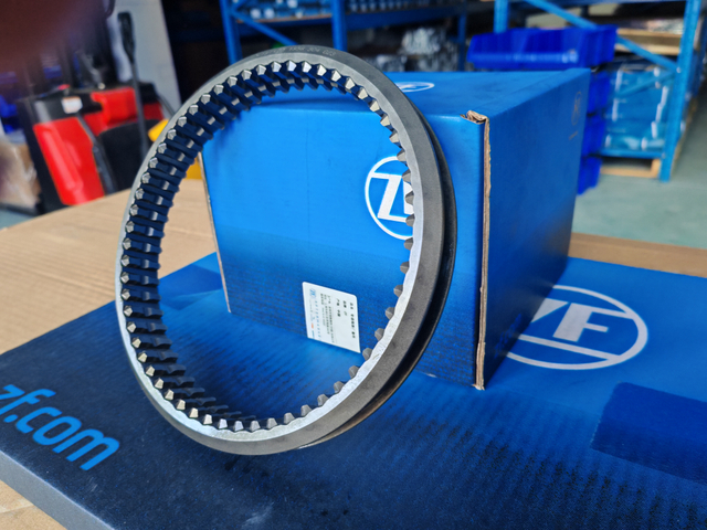 Original German-made ZF16S221 Gearbox Synchronizer 1356 304 023 Synchronizer Gear Sleeve