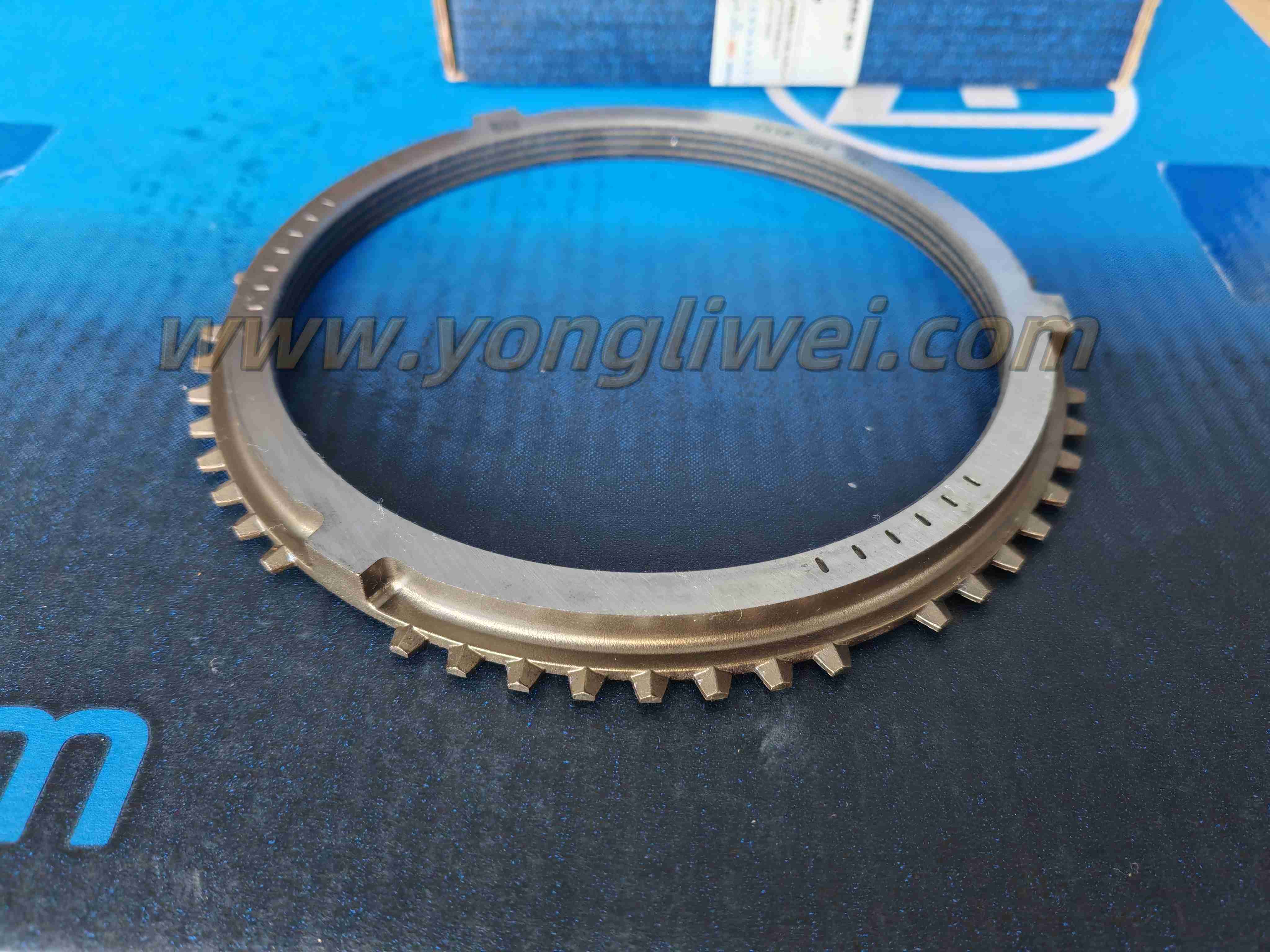 Original German-made ZF16S221 gearbox 1316 304 189 synchronizer ring